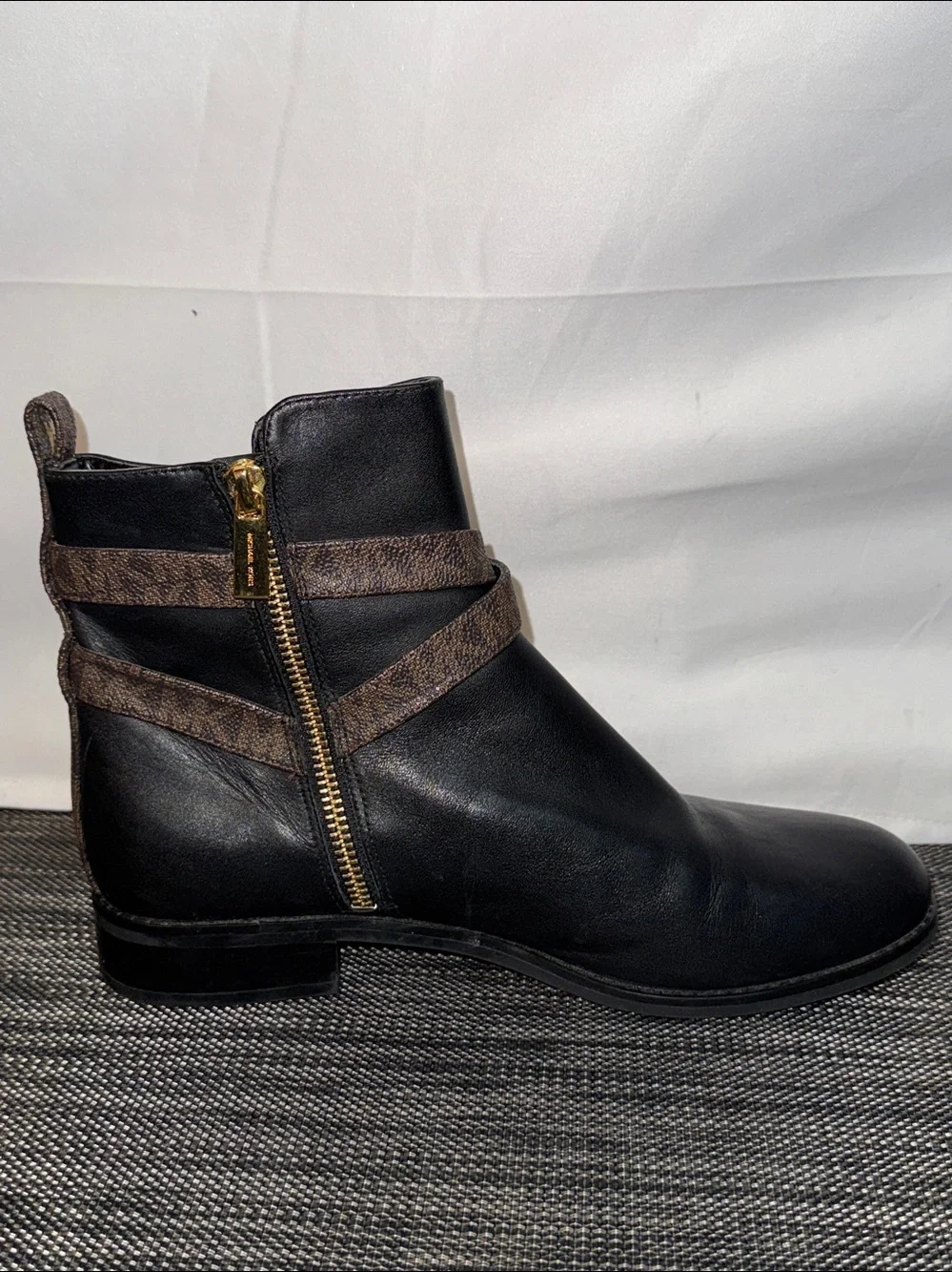 Michael Kors Black/Brown w/Gold Logo Chelsea Booties Sz 7